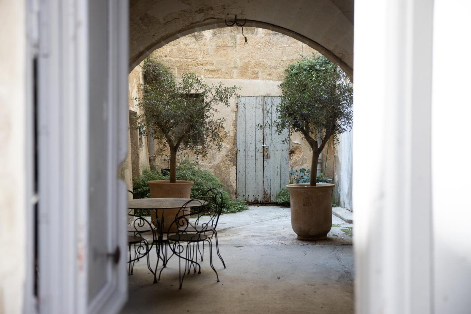 Bon Jour Uzes Apartamento Exterior foto